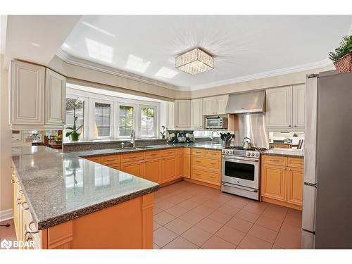 25 Grand Forest Drive, Barrie, ON - Indoor Photo Showing Kitchen
