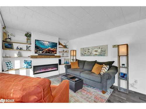 89 Wellington Street W, Barrie, ON - Indoor Photo Showing Living Room With Fireplace