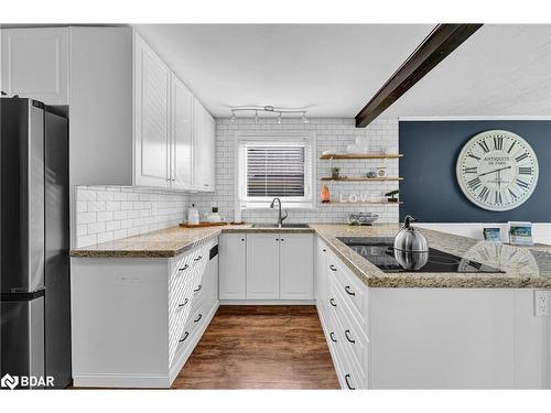 89 Wellington Street W, Barrie, ON - Indoor Photo Showing Kitchen