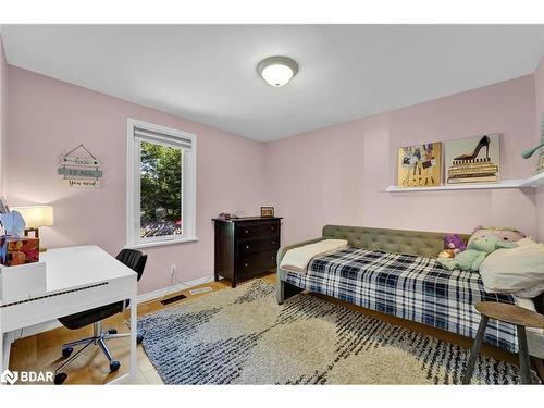 89 Wellington Street W, Barrie, ON - Indoor Photo Showing Bedroom
