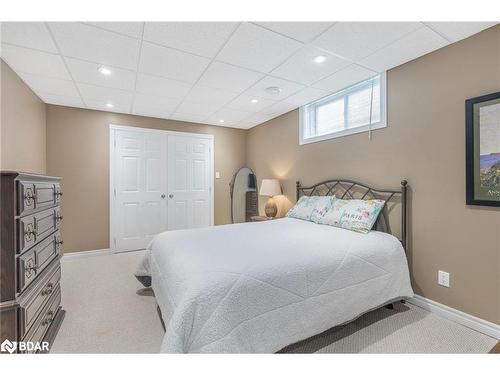 69 Miller Drive, Barrie, ON - Indoor Photo Showing Bedroom
