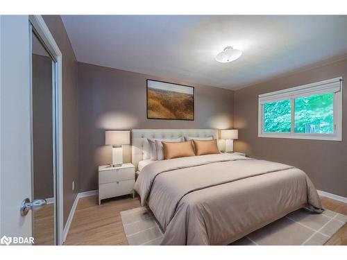 295 Duckworth Street, Barrie, ON - Indoor Photo Showing Bedroom