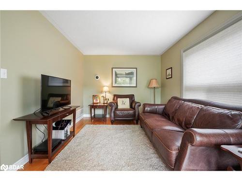14 Meyer Avenue, Barrie, ON - Indoor Photo Showing Living Room