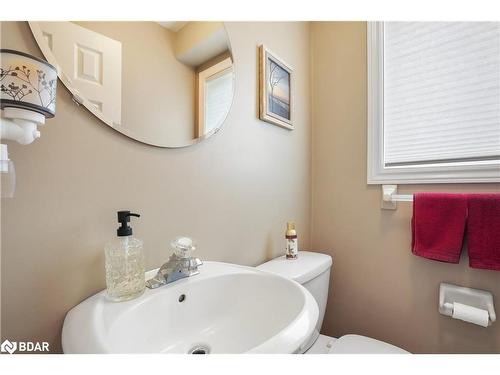 14 Meyer Avenue, Barrie, ON - Indoor Photo Showing Bathroom