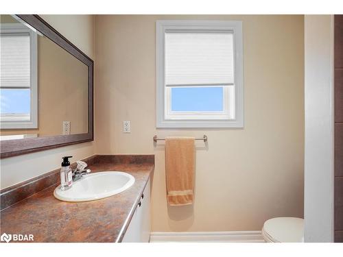 14 Meyer Avenue, Barrie, ON - Indoor Photo Showing Bathroom