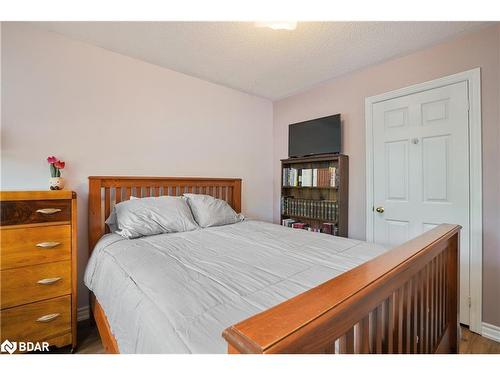 14 Meyer Avenue, Barrie, ON - Indoor Photo Showing Bedroom
