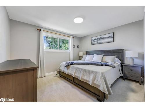 650 Jennifer Crescent, Burlington, ON - Indoor Photo Showing Bedroom