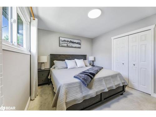 650 Jennifer Crescent, Burlington, ON - Indoor Photo Showing Bedroom