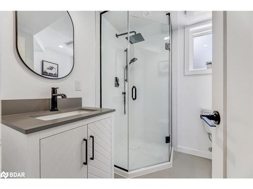 650 Jennifer Crescent, Burlington, ON - Indoor Photo Showing Bathroom