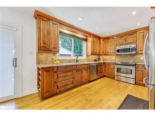 650 Jennifer Crescent, Burlington, ON - Indoor Photo Showing Kitchen