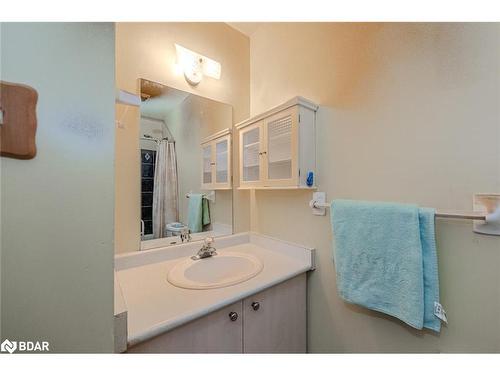 57 Nicole Marie Avenue, Barrie, ON - Indoor Photo Showing Bathroom