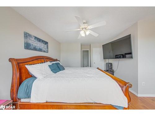 52 Taylor Drive, Barrie, ON - Indoor Photo Showing Bedroom