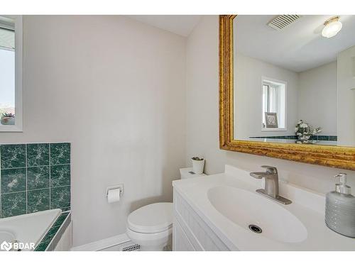 52 Taylor Drive, Barrie, ON - Indoor Photo Showing Bathroom