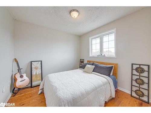 52 Taylor Drive, Barrie, ON - Indoor Photo Showing Bedroom