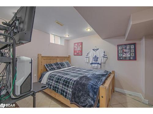 52 Taylor Drive, Barrie, ON - Indoor Photo Showing Bedroom