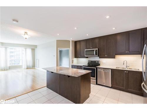 707-33 Ellen Street, Barrie, ON - Indoor Photo Showing Kitchen With Double Sink With Upgraded Kitchen