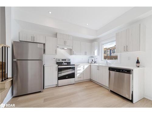 137 Turnberry Lane, Barrie, ON - Indoor Photo Showing Kitchen With Stainless Steel Kitchen