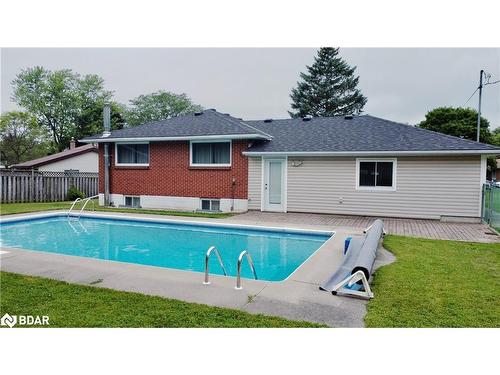 5 Creswick Court, Barrie, ON - Outdoor With In Ground Pool