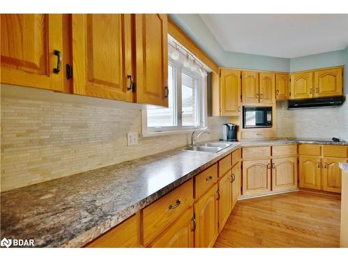 5 Creswick Court, Barrie, ON - Indoor Photo Showing Kitchen With Double Sink