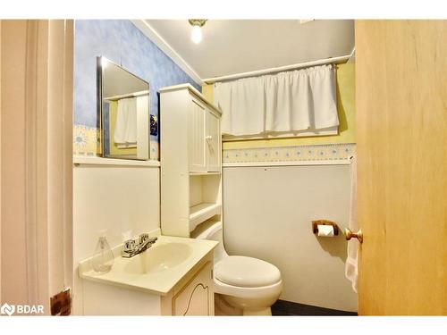 5 Creswick Court, Barrie, ON - Indoor Photo Showing Bathroom