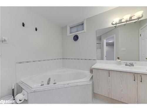 13 Osprey Ridge Road, Barrie, ON - Indoor Photo Showing Bathroom