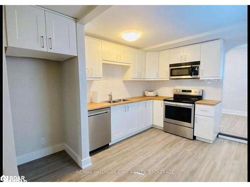 895 Frederick Street, Innisfil, ON - Indoor Photo Showing Kitchen With Double Sink