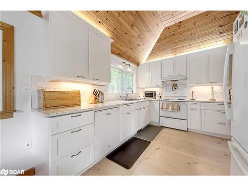 20 Black River Road, Washago, ON - Indoor Photo Showing Kitchen