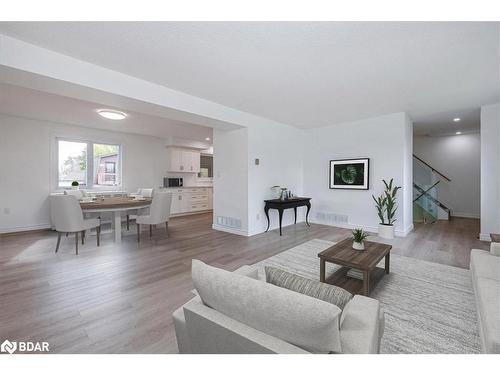 1063 Wood Street, Innisfil, ON - Indoor Photo Showing Living Room