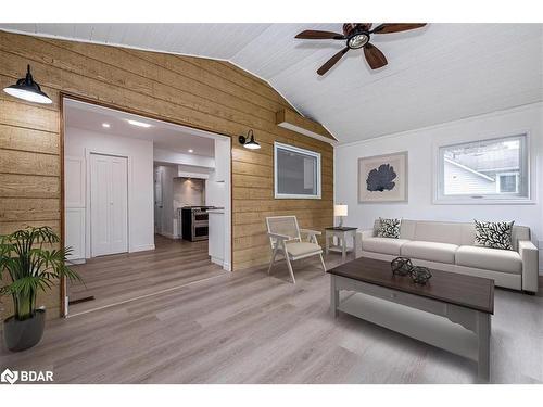 1063 Wood Street, Innisfil, ON - Indoor Photo Showing Living Room