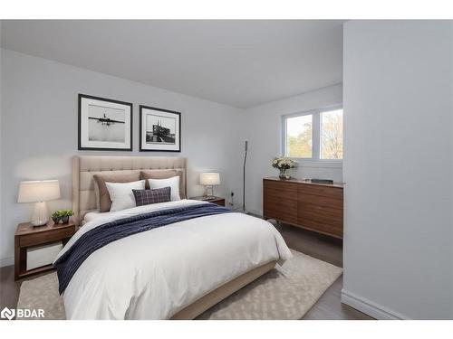 1063 Wood Street, Innisfil, ON - Indoor Photo Showing Bedroom