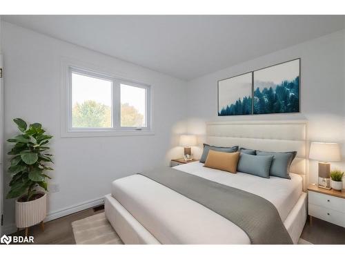 1063 Wood Street, Innisfil, ON - Indoor Photo Showing Bedroom