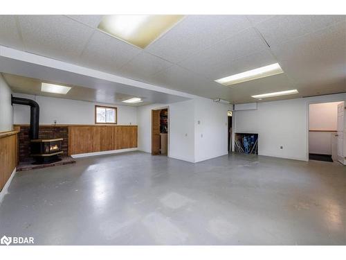 1063 Wood Street, Innisfil, ON - Indoor Photo Showing Garage