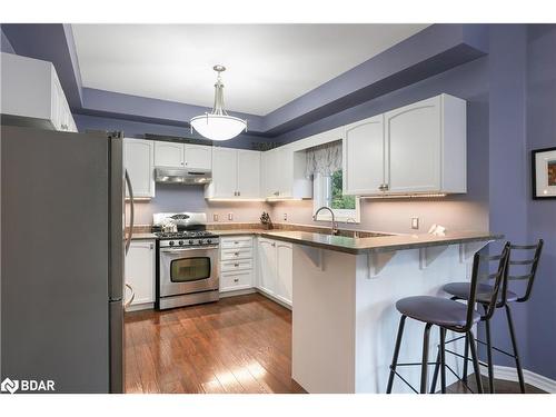 32 Silvercreek Crescent, Barrie, ON - Indoor Photo Showing Kitchen