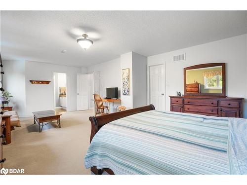 32 Silvercreek Crescent, Barrie, ON - Indoor Photo Showing Bedroom