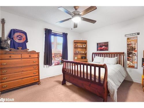 32 Silvercreek Crescent, Barrie, ON - Indoor Photo Showing Bedroom