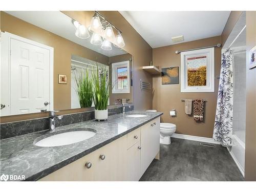 32 Silvercreek Crescent, Barrie, ON - Indoor Photo Showing Bathroom
