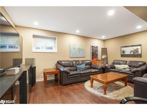 32 Silvercreek Crescent, Barrie, ON - Indoor Photo Showing Living Room