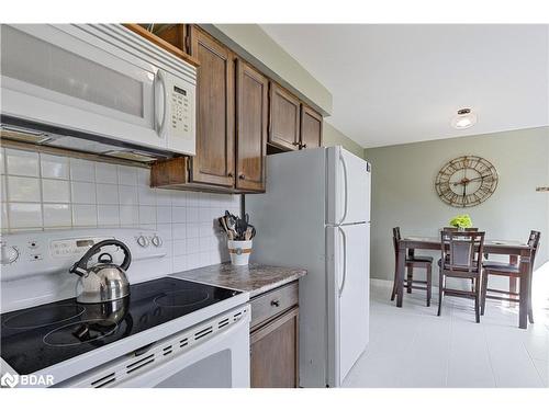 3151 25Th Sideroad, Innisfil, ON - Indoor Photo Showing Kitchen