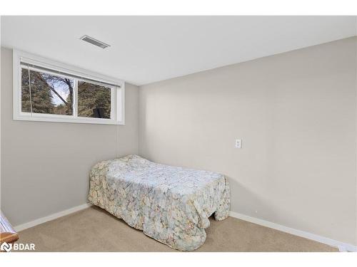 3151 25Th Sideroad, Innisfil, ON - Indoor Photo Showing Bedroom