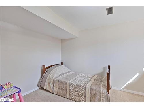 3151 25Th Sideroad, Innisfil, ON - Indoor Photo Showing Bedroom