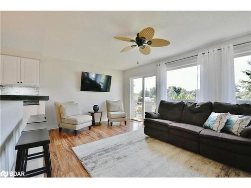 10 Princess Point Drive, Wasaga Beach, ON - Indoor Photo Showing Living Room