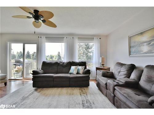 10 Princess Point Drive, Wasaga Beach, ON - Indoor Photo Showing Living Room