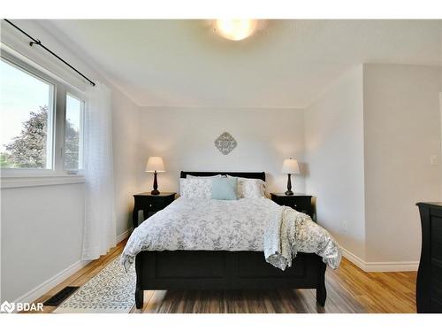 10 Princess Point Drive, Wasaga Beach, ON - Indoor Photo Showing Bedroom