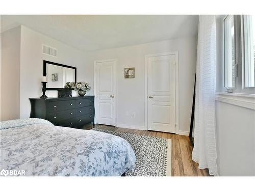 10 Princess Point Drive, Wasaga Beach, ON - Indoor Photo Showing Bedroom