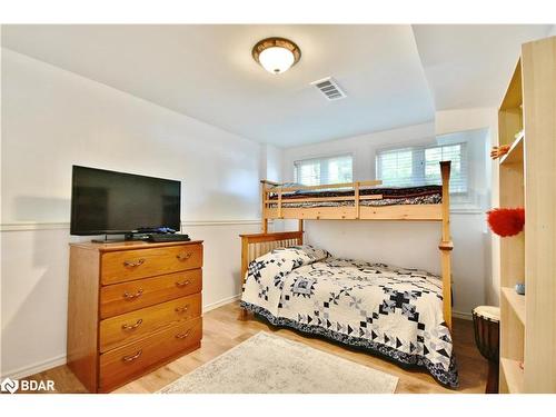 10 Princess Point Drive, Wasaga Beach, ON - Indoor Photo Showing Bedroom