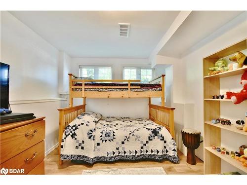 10 Princess Point Drive, Wasaga Beach, ON - Indoor Photo Showing Bedroom