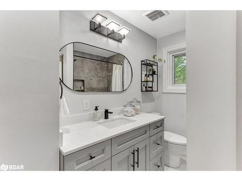 174 Codrington Street, Barrie, ON - Indoor Photo Showing Bathroom