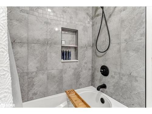 174 Codrington Street, Barrie, ON - Indoor Photo Showing Bathroom