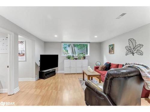 174 Codrington Street, Barrie, ON - Indoor Photo Showing Living Room