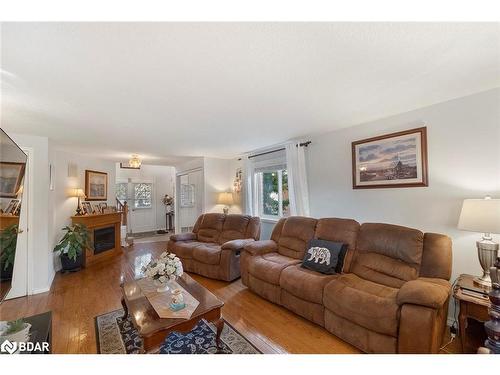 4 Ginger Drive, Barrie, ON - Indoor Photo Showing Living Room